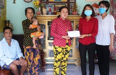 Gần 13 triệu đồng đến với gia đình người đàn ông Khmer nghèo bị nổ đầu đạn