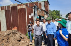 Bí thư Thành uỷ TP HCM Nguyễn Thiện Nhân đang làm việc với Bình Chánh về xây dựng nhà không phép