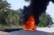 Xe Hyundai Santafe bất ngờ bốc cháy ngùn ngụt trên đường, tài xế bị bỏng nặng