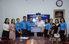 Trường ĐH Y khoa Phạm Ngọc Thạch trao quà hỗ trợ Công đoàn viên
