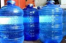 Bỏ thuốc độc vào bình nước uống để đầu độc gia đình 'người yêu'