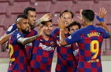 Messi lập siêu kỷ lục bàn thắng, Barcelona trên bờ vực mất ngôi