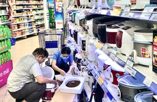 Hàng điện máy rầm rộ giảm giá