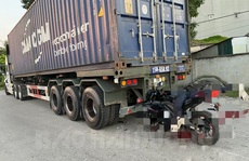 Nam thanh niên tông vào sau xe container, tử vong ngay trên yên xe máy