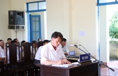 Vụ chủ tịch xã kêu oan: Tòa đề nghị hủy... bản án chính mình tuyên