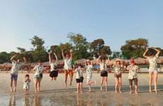 Giá tour nội địa tăng cao, khách vẫn đổ xô đi du lịch hè