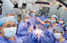 12 giờ cứu 'súng' của thanh niên bị... phòng khám làm hư!