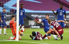 Chelsea thua sốc West Ham, đối mặt ác mộng văng Top 4
