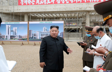 Ông Kim Jong-un sa thải nhóm quan chức ép dân đóng góp