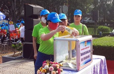 Đi bộ gây quỹ chăm lo đoàn viên khó khăn