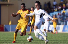 Bầu Đệ biến V-League thành trò đùa?