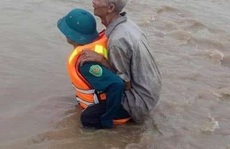 Đắk Lắk: Mưa 1 trận, hàng trăm ngôi nhà chìm trong nước