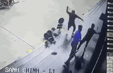 [VIDEO]  TP HCM: Thanh Niên bị đánh hội đồng, dính 2 viên đạn ở đầu