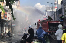 Shop thời trang ở trung tâm TP Huế bốc cháy ngùn ngụt