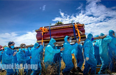 Nghẹn ngào cảnh đưa tang tại tâm dịch Covid-19 ở Quảng Nam