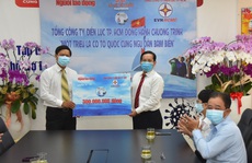 Tổng Công ty Điện lực TP HCM ủng hộ Chương trình 'Một triệu lá cờ Tổ quốc cùng ngư dân bám biển' 300 triệu đồng