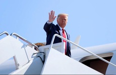 Chuyên cơ của Tổng thống Donald Trump thoát hiểm trước máy bay không người lái