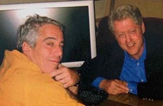 Ông Clinton phủ nhận cáo buộc đặt chân lên 'đảo ấu dâm'