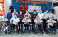 Quỹ Lawrence S. Ting trao tặng 230 chiếc xe lăn, xe lắc tình thương cho người khuyết tật