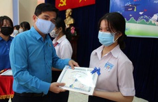 CEP tiếp tục hỗ trợ con thành viên khó khăn đến trường