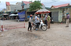 CLIP: Có ca nghi nghiễm Covid-19, TP Sầm Sơn lập chốt kiểm soát cả khu phố có 305 hộ