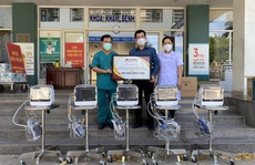 Doanh nhân Johnathan Hạnh Nguyễn trao tặng  10 máy theo dõi bệnh nhân cho Đà Nẵng