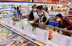 Hệ thống Co.opmart đồng loạt giảm giá thịt, cá, dầu ăn, mì gói
