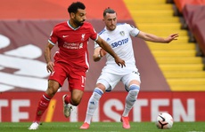 'Sát thủ' Salah lập hat-trick, Liverpool thắng nhọc tân binh