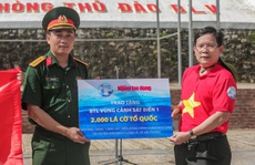 Một triệu lá cờ Tổ quốc cùng ngư dân bám biển đến với quân, dân đảo Bạch Long Vỹ anh hùng