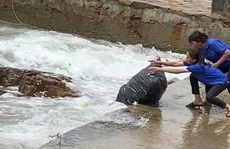 Thông tin mới nhất về clip quán cà phê Heaven ở Vũng Tàu ném nhiều bao rác xuống biển