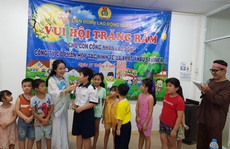 1.200 con công nhân khó khăn vui trung thu
