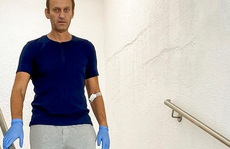Ông Navalny xuất viện, Nga chào đón về nước