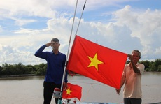 Trao 2.000 lá cờ Tổ quốc cho ngư dân huyện An Minh