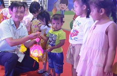 Ấm áp đêm “Vui hội trung thu” với trẻ em nghèo Sóc Trăng, Tiền Giang
