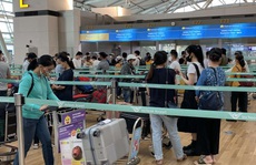Sân bay Tân Sơn Nhất đón 405 người Việt từ Hàn Quốc