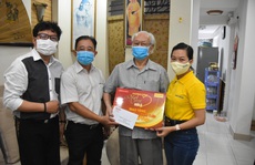 'Mai Vàng nhân ái' thăm NSND Thái Mạnh Hiển và GS-NGƯT Nguyễn Văn Đời