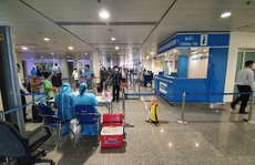 Hành khách bay từ Đà Nẵng vào TP HCM được xét nghiệm Covid-19 thế nào?