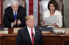 Hạ viện Mỹ 'chuyền bóng' cho ông Pence trước khi 'áp sát' Tổng thống Trump