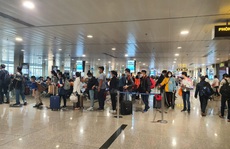 Hàng không 'đua' bay đêm dịp Tết, giá vé rẻ không ngờ