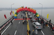 CLIP: Thông xe cầu Thăng Long sau gần 5 tháng sửa chữa