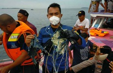 NÓNG: Máy bay Boeing 737-500 của hãng hàng không Indonesia rơi xuống biển?