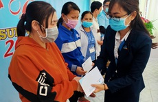 Trao 400 phần quà Tết cho công nhân nghèo ở Sóc Trăng
