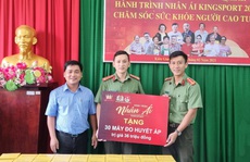Đoàn Thanh niên Công an tỉnh Kiên Giang tiếp nhận 30 máy đo huyết áp