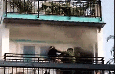 CLIP: Cháy nhà trên đường Võ Thị Sáu - quận 3, bé gái la hét trên tầng cao