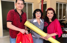 NSƯT Hữu Châu xúc động cùng Kỳ nữ Kim Cương trao quà tết cho nghệ sĩ nghèo