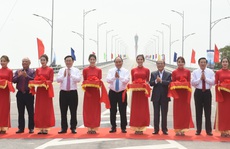 Thủ tướng Nguyễn Xuân Phúc dự lễ thông xe cầu Cửa Hội nối 2 tỉnh Nghệ An - Hà Tĩnh