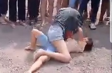 Kiên Giang: Đề nghị công an xác minh clip 2 nữ sinh đánh nhau dã man