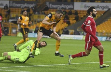 Thủ môn chấn thương kinh hoàng, Wolverhampton bại trận trước Liverpool
