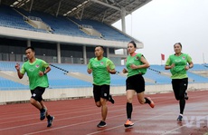 Thể lực vượt trội, 2 nữ trợ lý trọng tài có cơ hội điều hành Giải Hạng nhất quốc gia