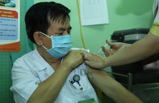 KHÁNH HÒA: Chi 100 tỉ đồng mua 2 triệu liều vắc-xin ngừa Covid-19 cho người dân